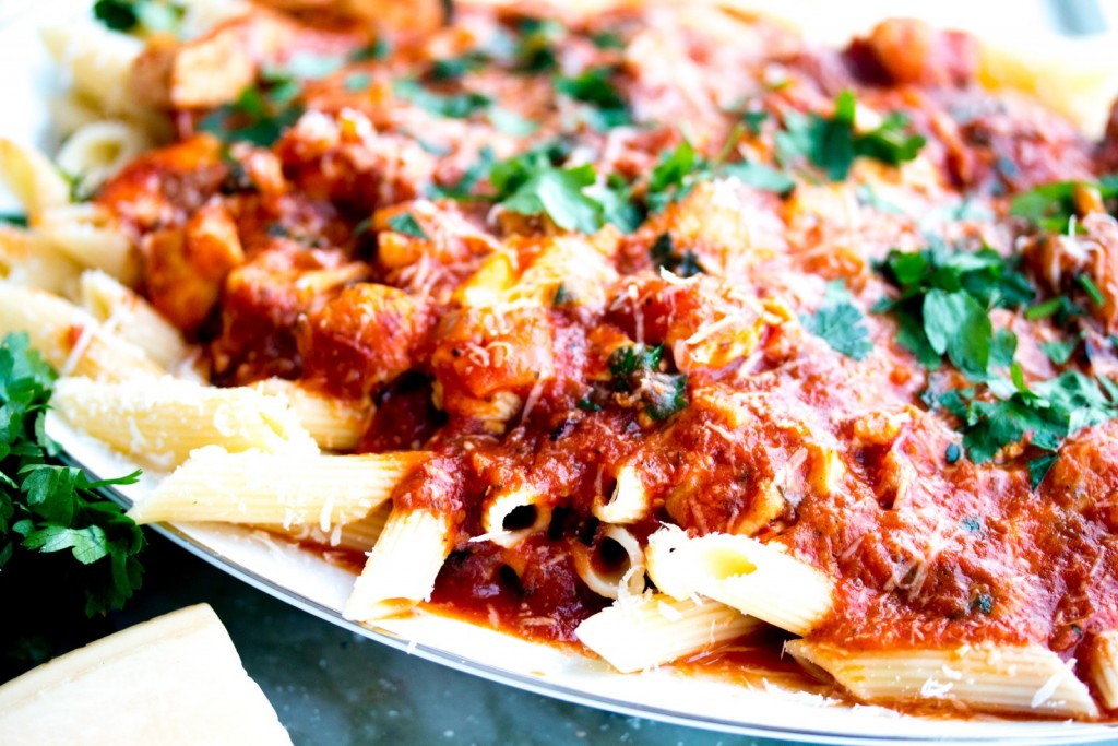 Penne pasta með kjúklingi og bræddum mozzarellaosti