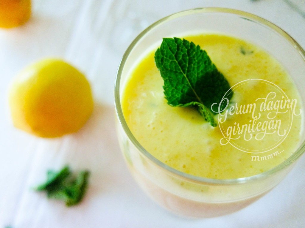 Smoothie með mangó og kókosmjólk
