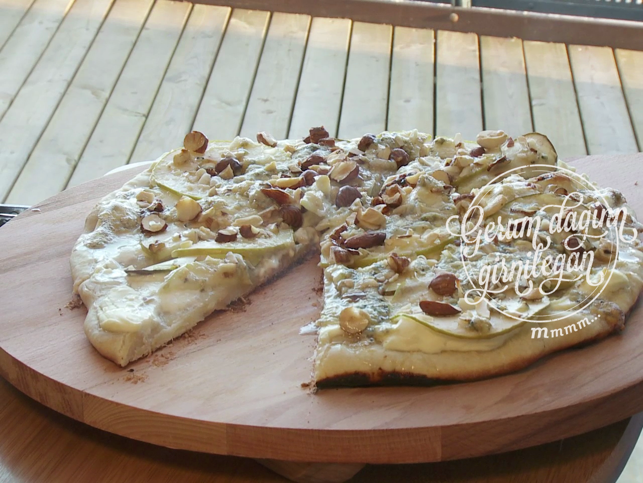 Grilluð pizza með gráðosti og hunangi