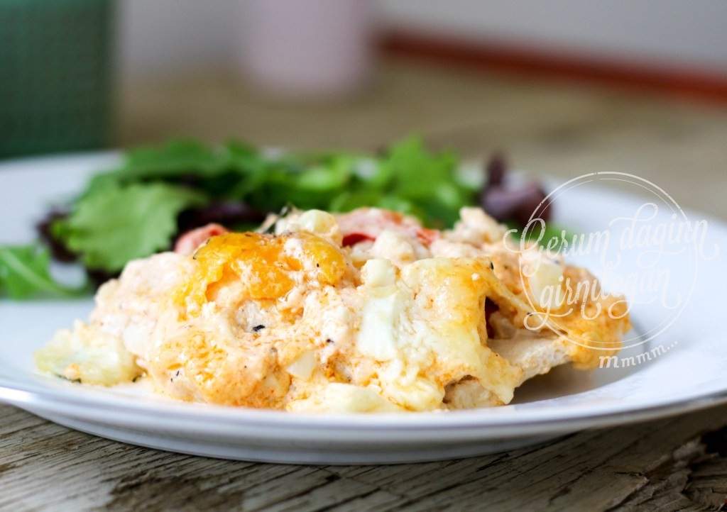 Ofnbakaður kjúklingur með grillaðri papriku, mozzarella og furuhnetum