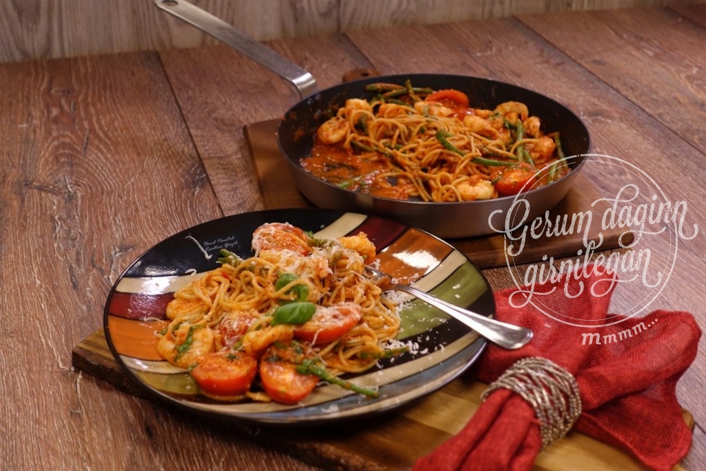 Chili spaghettí með tígrisrækjum