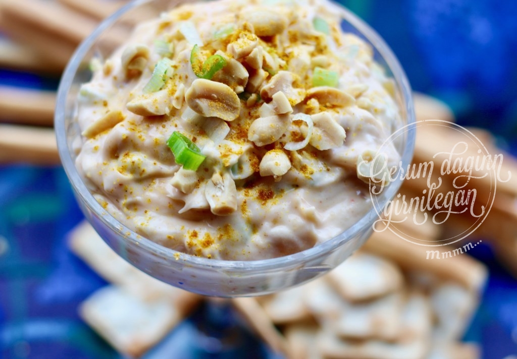 Rjómaostaídýfa með mangó chutney og salthnetum