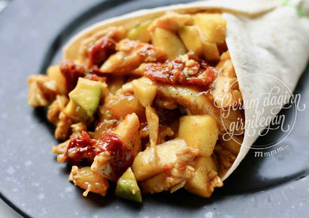 Kjúklingavefjur með eplabitum, sólþurrkuðum tómötum og mango chutney