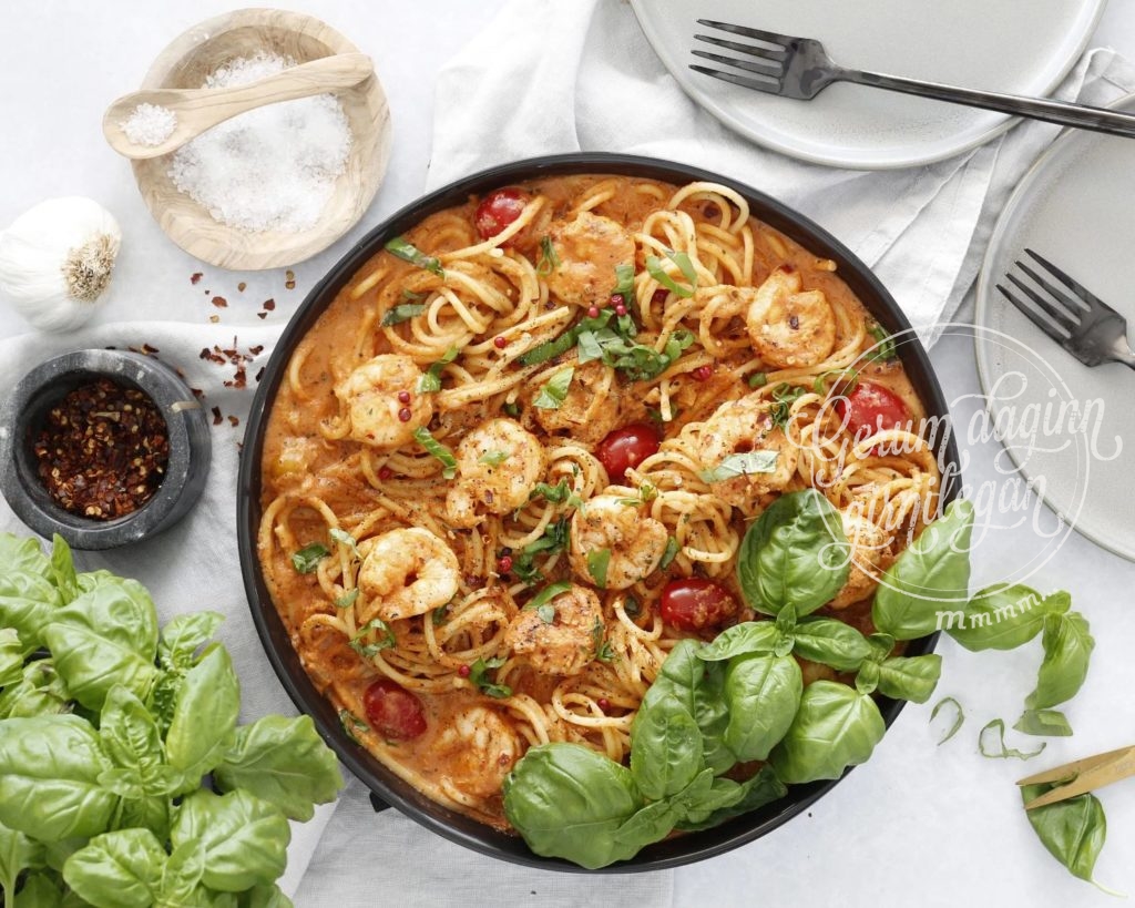 Risarækju pasta í spicy hvítlauks tómatsósu