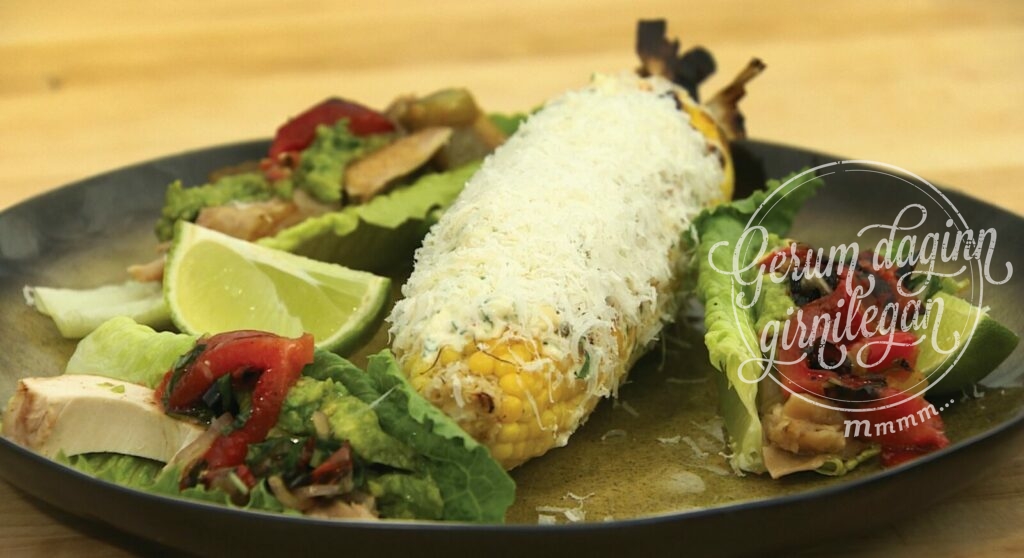 Maís á stöngli með ostasósu „Elotes“