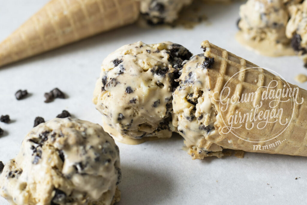 OREO Crumbs rjómaís með hvítu Toblerone