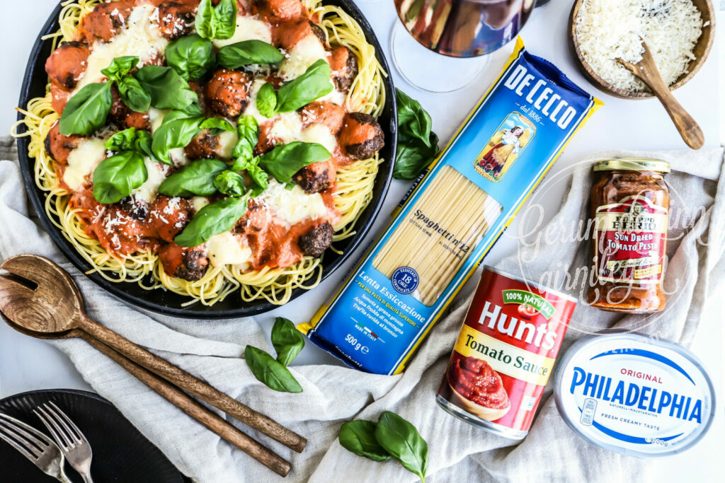 Ofnbakaðar kjötbollur með spaghetti