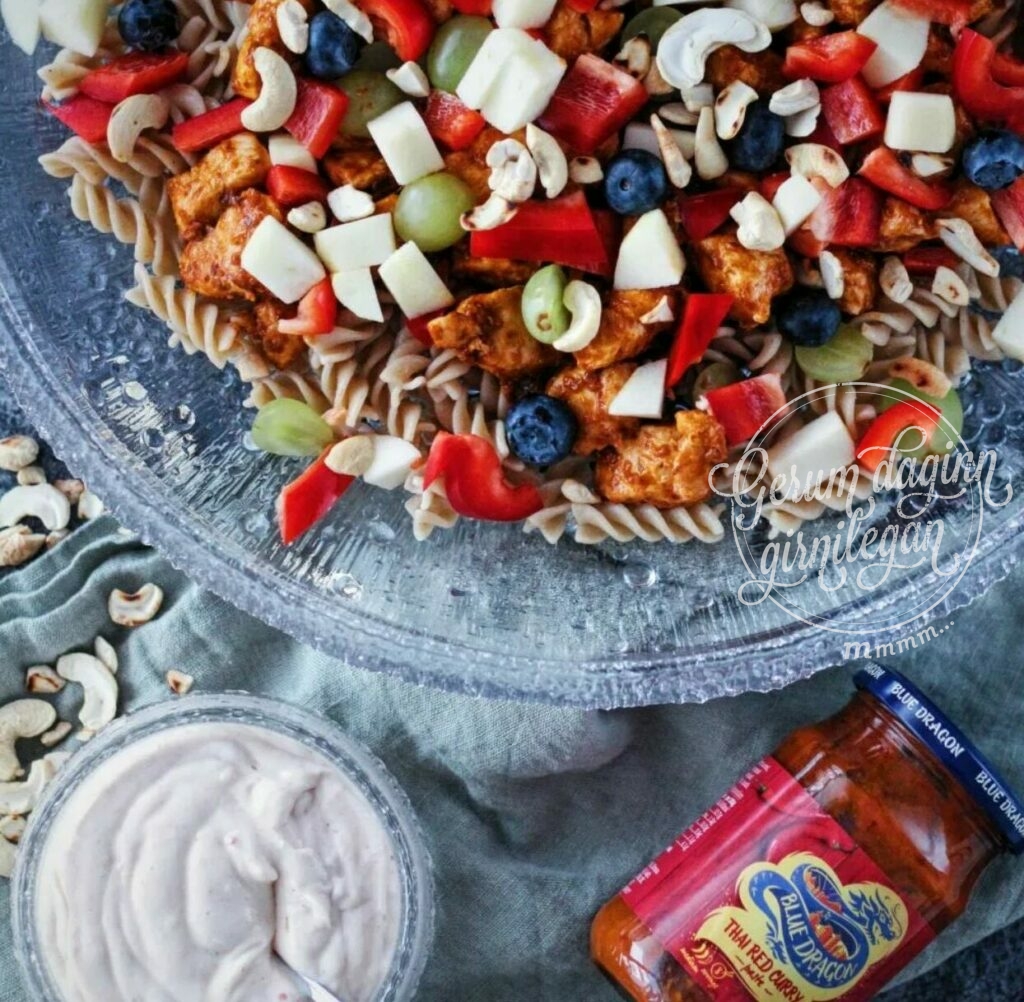 Litríkt pastasalat með karrýkjúklingi og kaldri dressingu