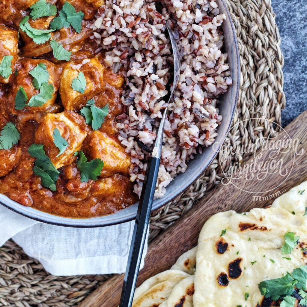 Butter chicken með villihrísgrjónum og heimagerðu hvítlauks naan brauði