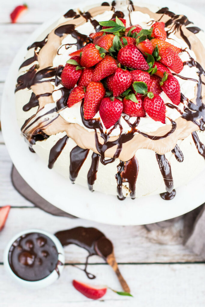 Pavlova með fílakaramellusósu