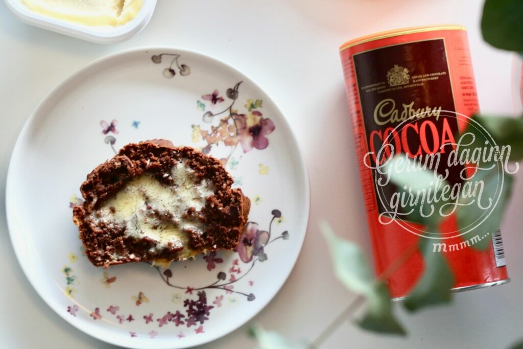 Vegan og sykurlaust „súkkulaði“ bananabrauð!