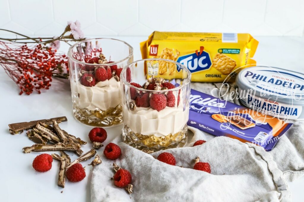 Ostakaka með TUC kexi í glösum