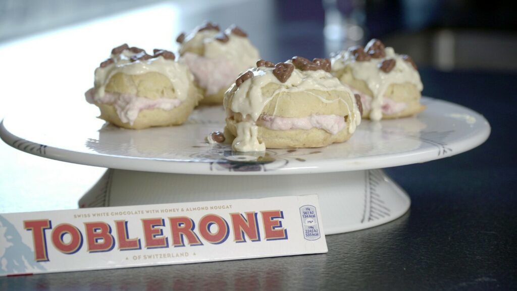 Bollur með hvítu Toblerone og berjafyllingu