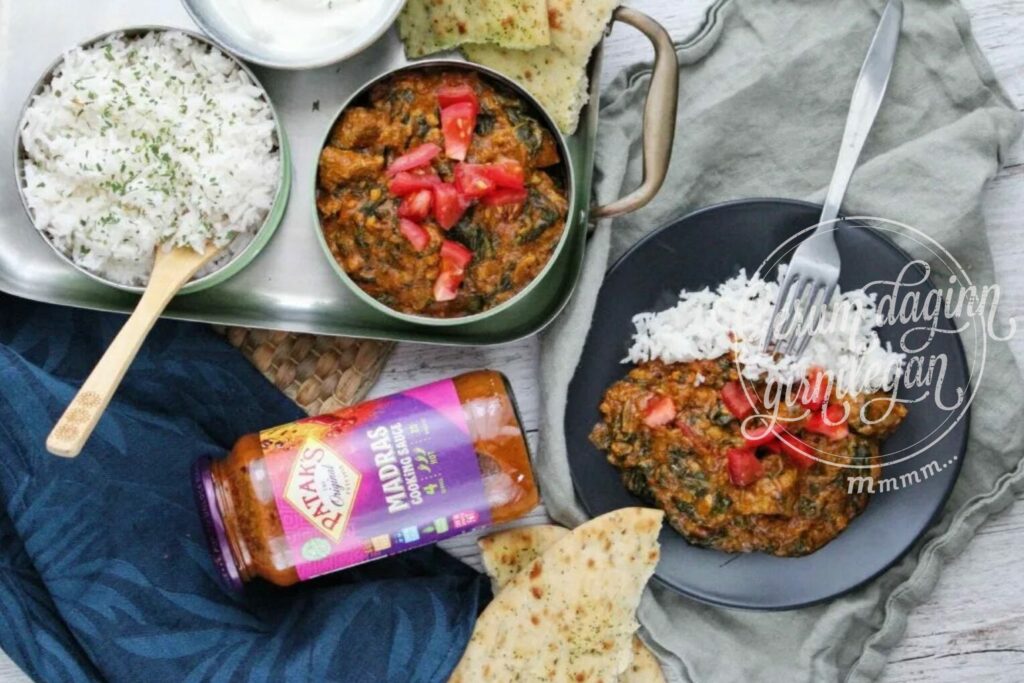 Ómótstæðilegt Lamb Madras með spínati, blómkáli og tómötum