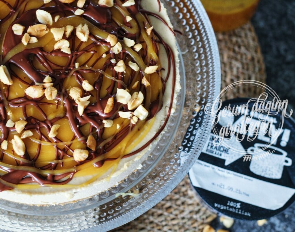 Algjörlega trufluð vegan Snickers ostakaka