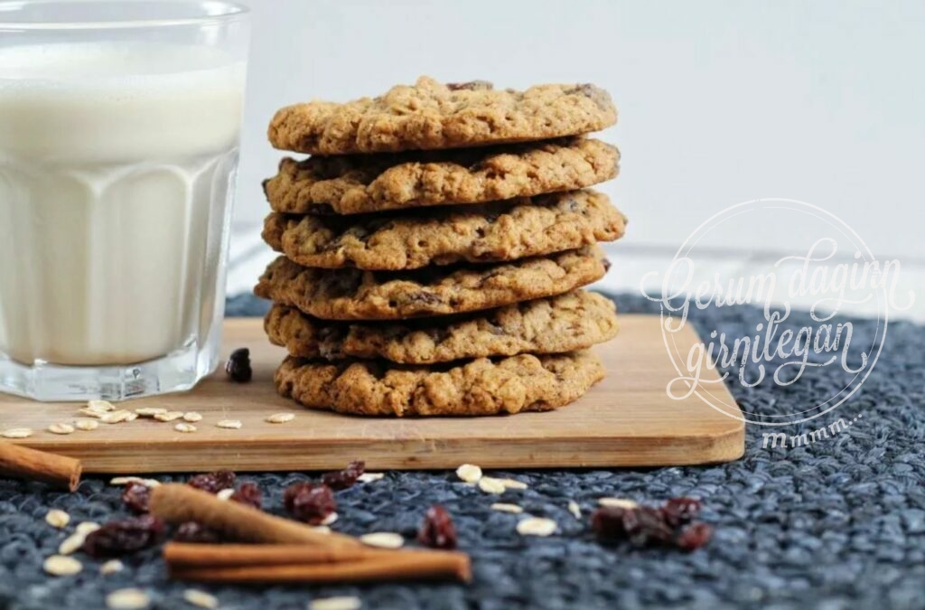 Vegan hafraklattar með rúsínum og kanil