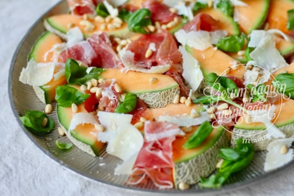 Melóna með parmaskinku, furuhnetum og parmesan
