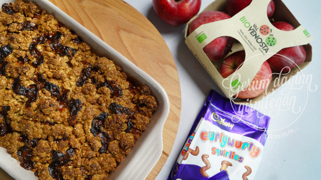 Epla crumble með Cadbury Curly Wurly Squirlies