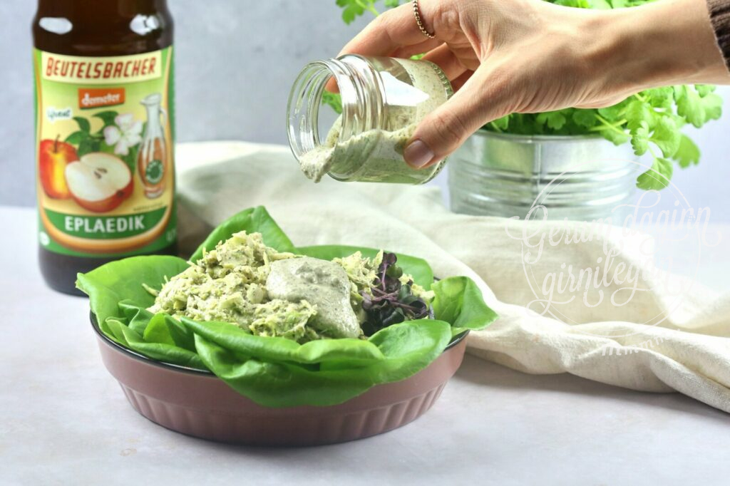 Hrásalat með raw hampfrædressingu