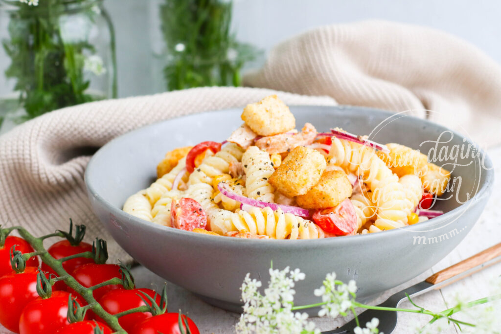 Kalt pasta með kjúkling og grænmeti