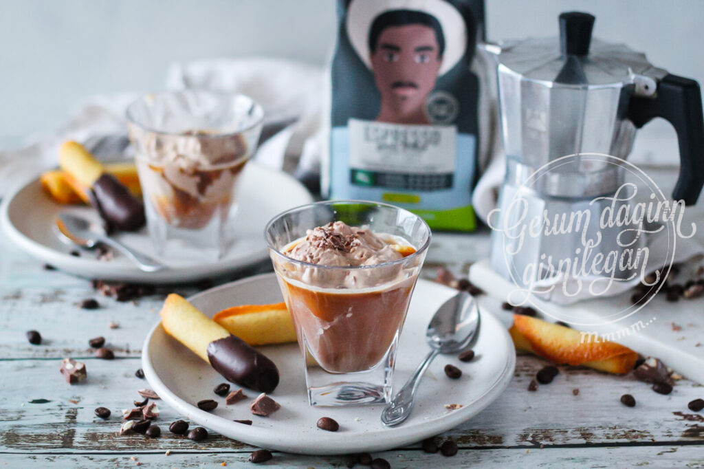 Affogato með súkkulaði-krókant ís & heimagerðu ískexi