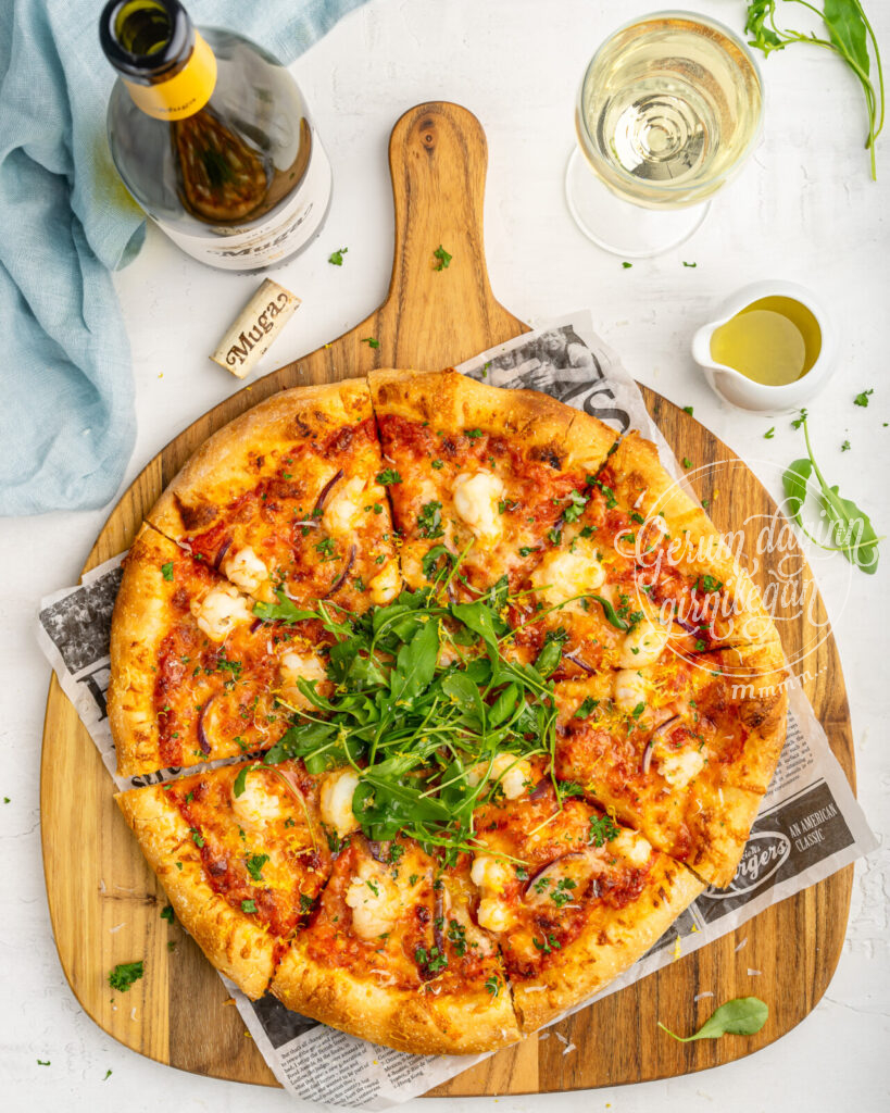 Ómótstæðileg pizza með humar, parmesan og hvítlauksolíu.